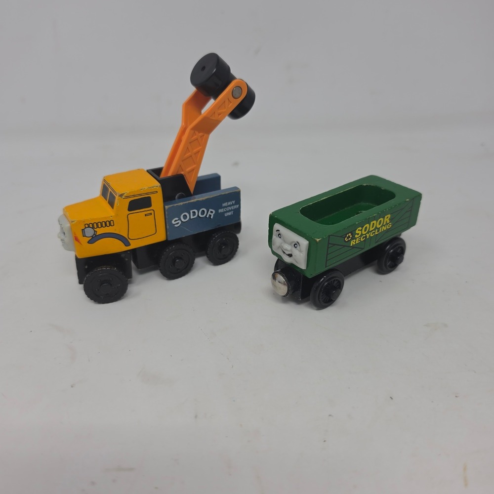 Thomas & Friends Wooden Railway Butch Tow Truck and Sodor Recycling Car Set
